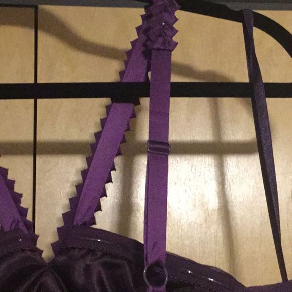 - BCBGmaxazria two tone chiffon pleated grap… - Picture 11 of 13